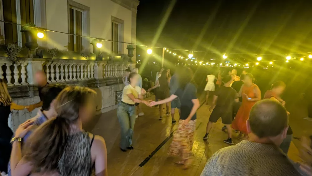 Lindy Hop dancers at an open-air swing social at the Parc de la Perle du Lac in Geneva